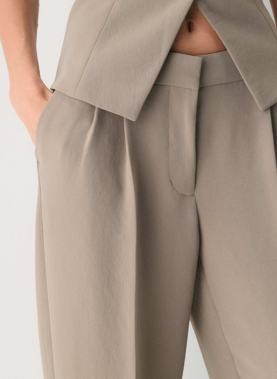 the effortless pant lo-rise - crepette nomad taupe
