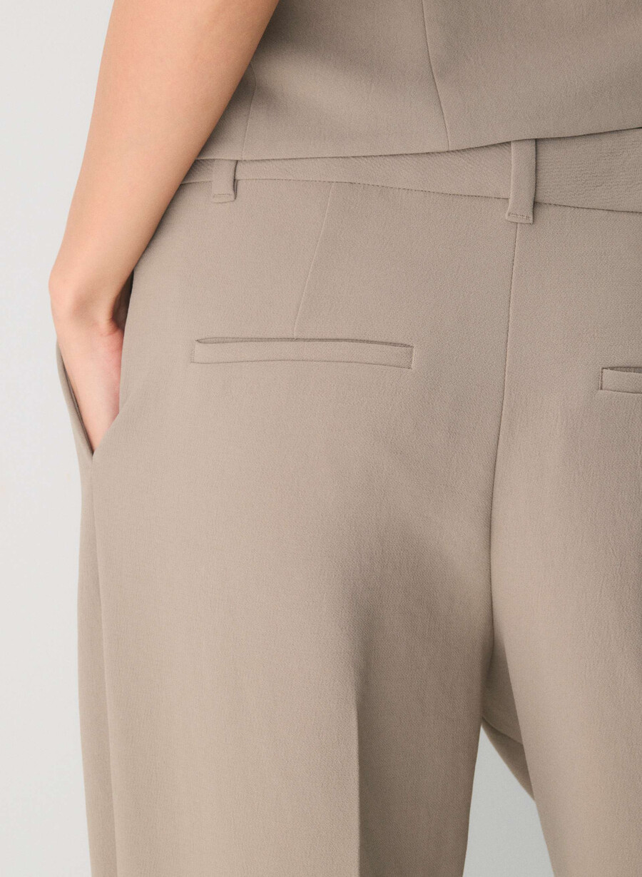the effortless pant lo-rise - crepette nomad taupe