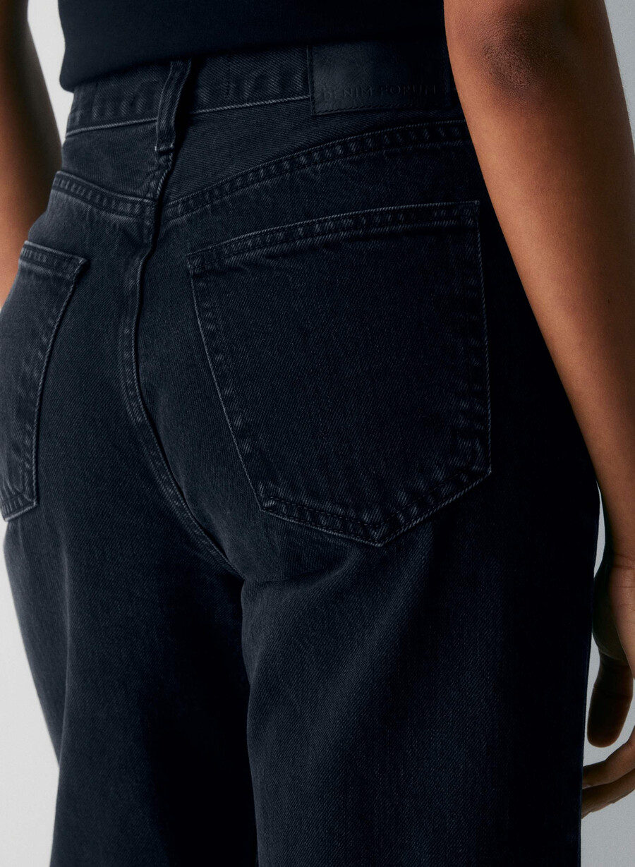 denim forum farrah hi-rise wide jean svart eyeliner