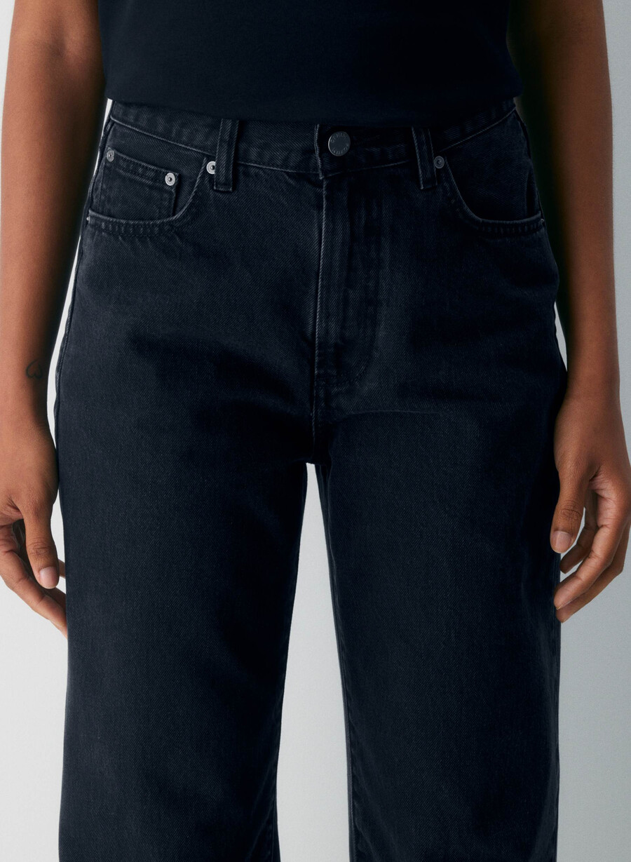 denim forum farrah hi-rise wide jean svart eyeliner