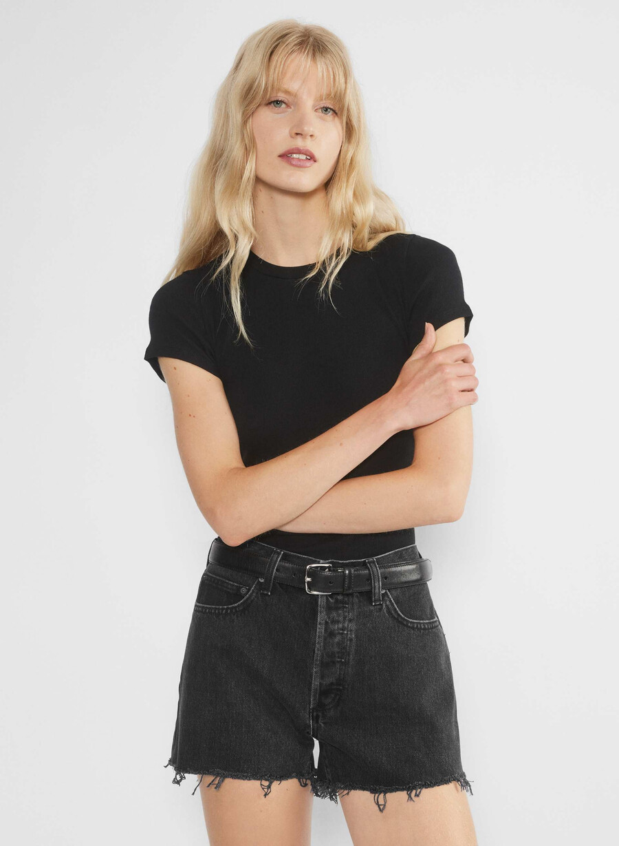 denim forum ex-pojkvän höghöjda jeansshorts svart eyeliner