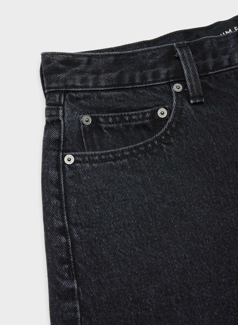 denim forum ex-pojkvän höghöjda jeansshorts svart eyeliner