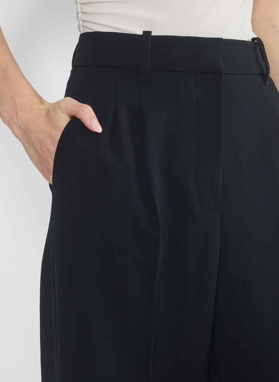 the effortless pant wider - crepette svart