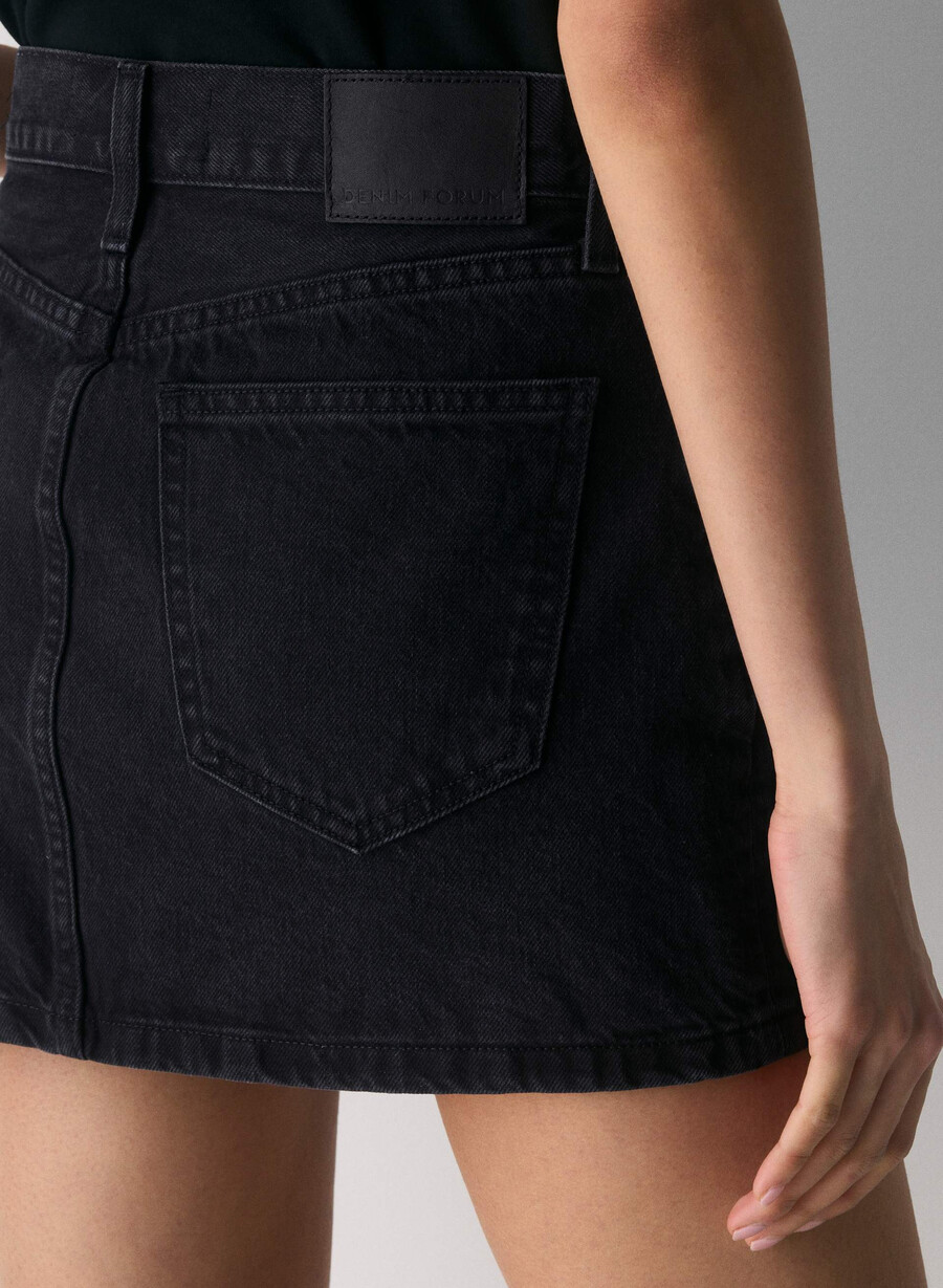 denim forum 90-talets ricci jeanskjol svart eyeliner