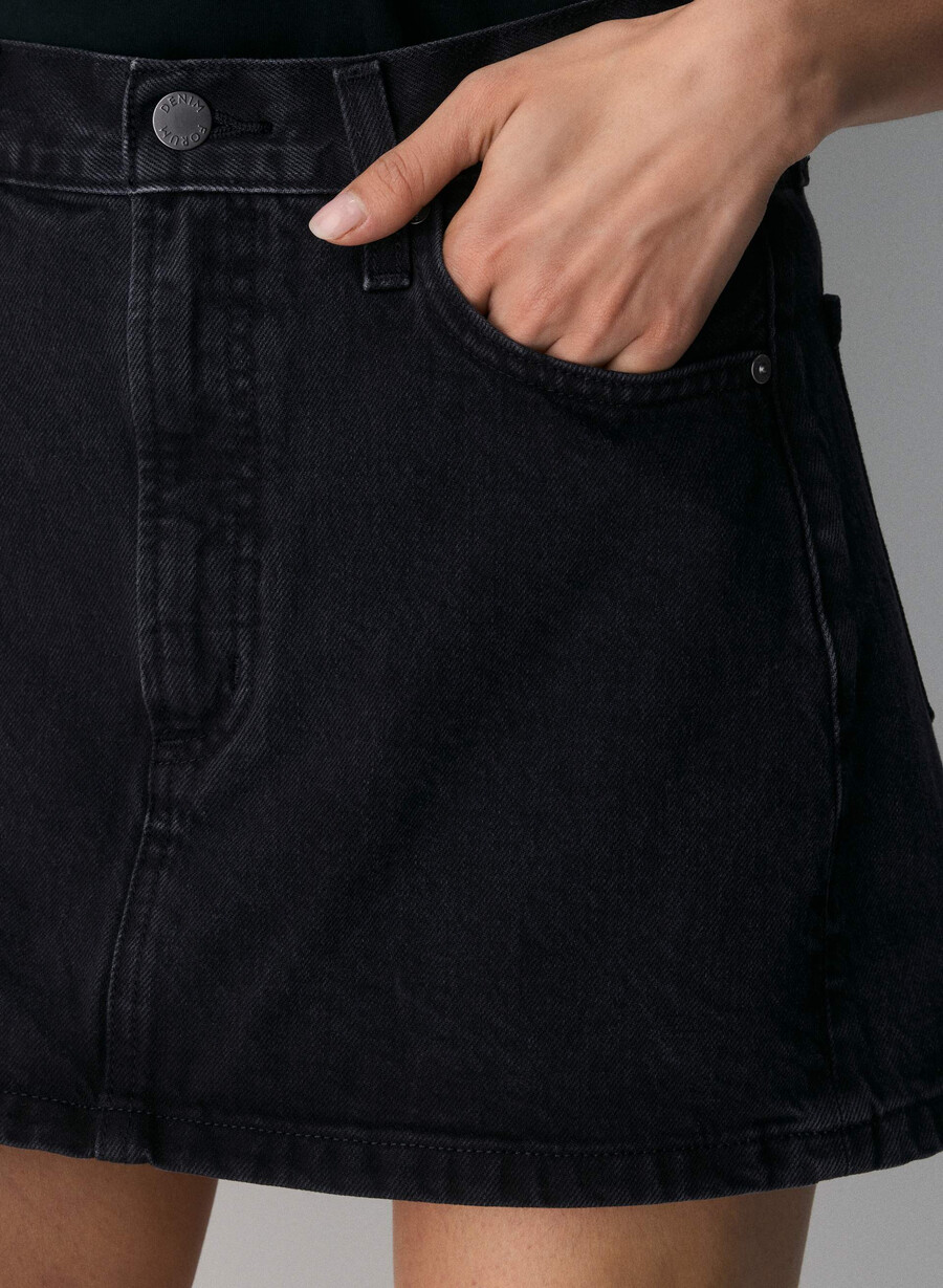 denim forum 90-talets ricci jeanskjol svart eyeliner