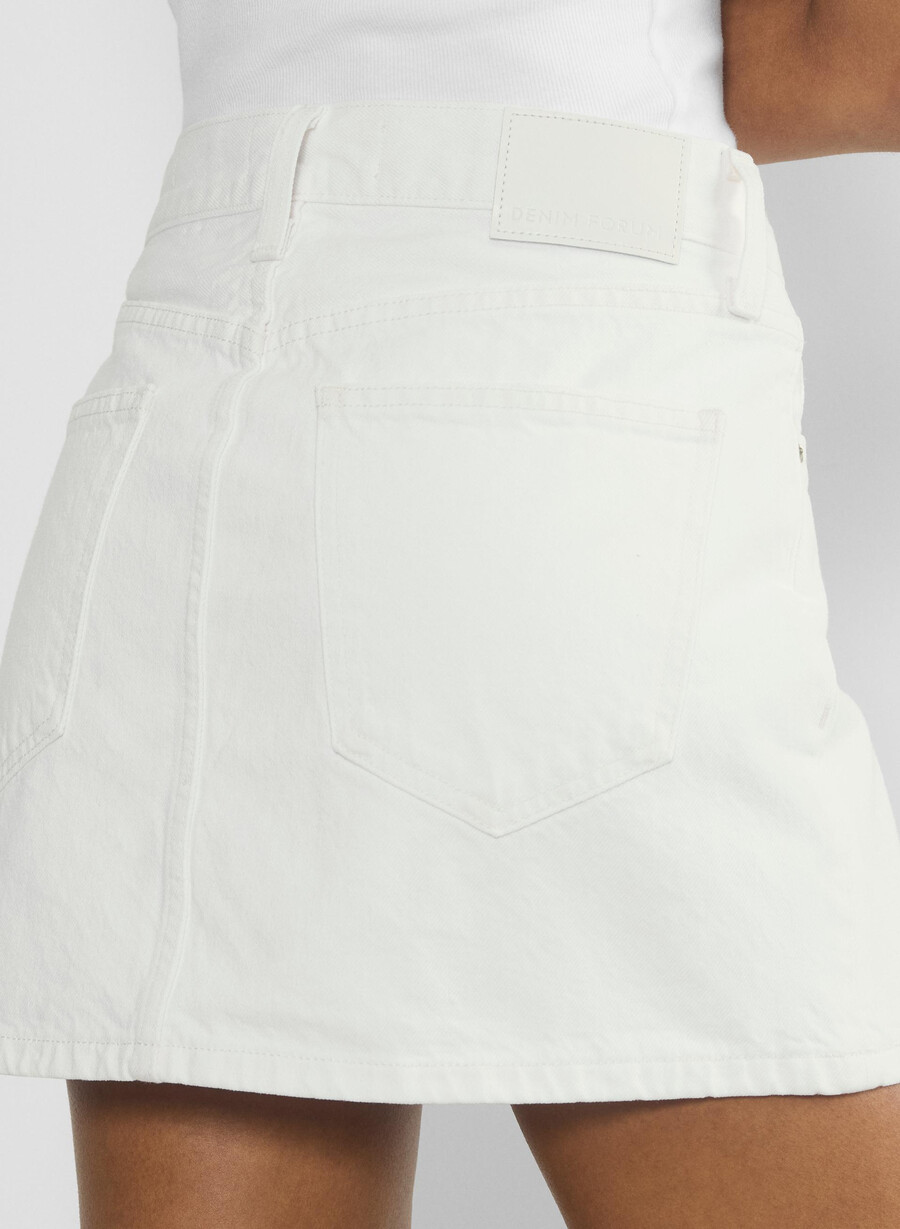 denim forum 90-talets ricci-jeanskjol en liten vit lÖgn