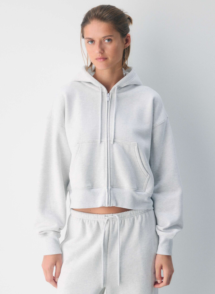 mysig fleece-huvtröja med pojkvänsmotiv och dragkedja i vit ljung