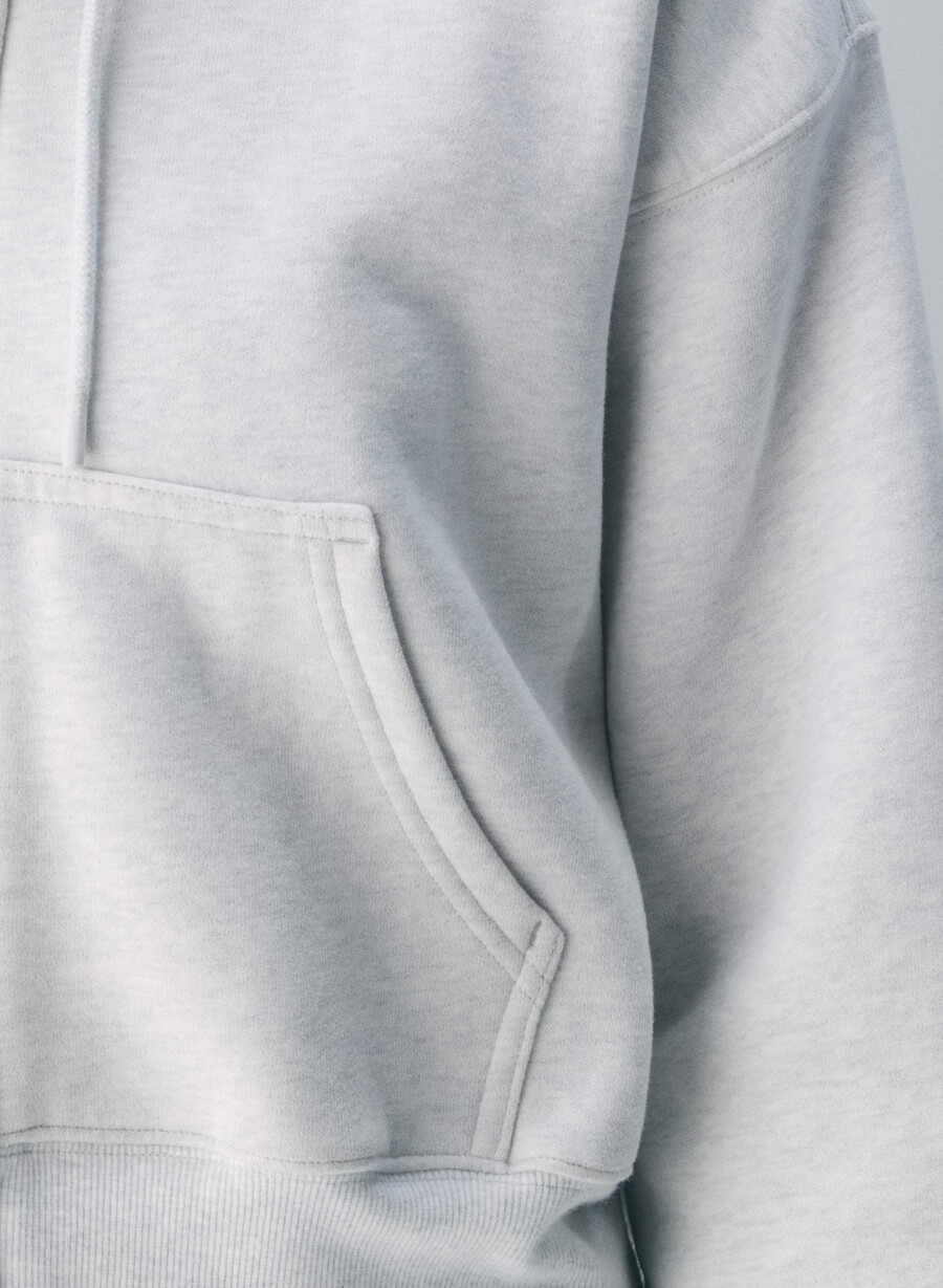 mysig fleece-huvtröja med pojkvänsmotiv och dragkedja i vit ljung
