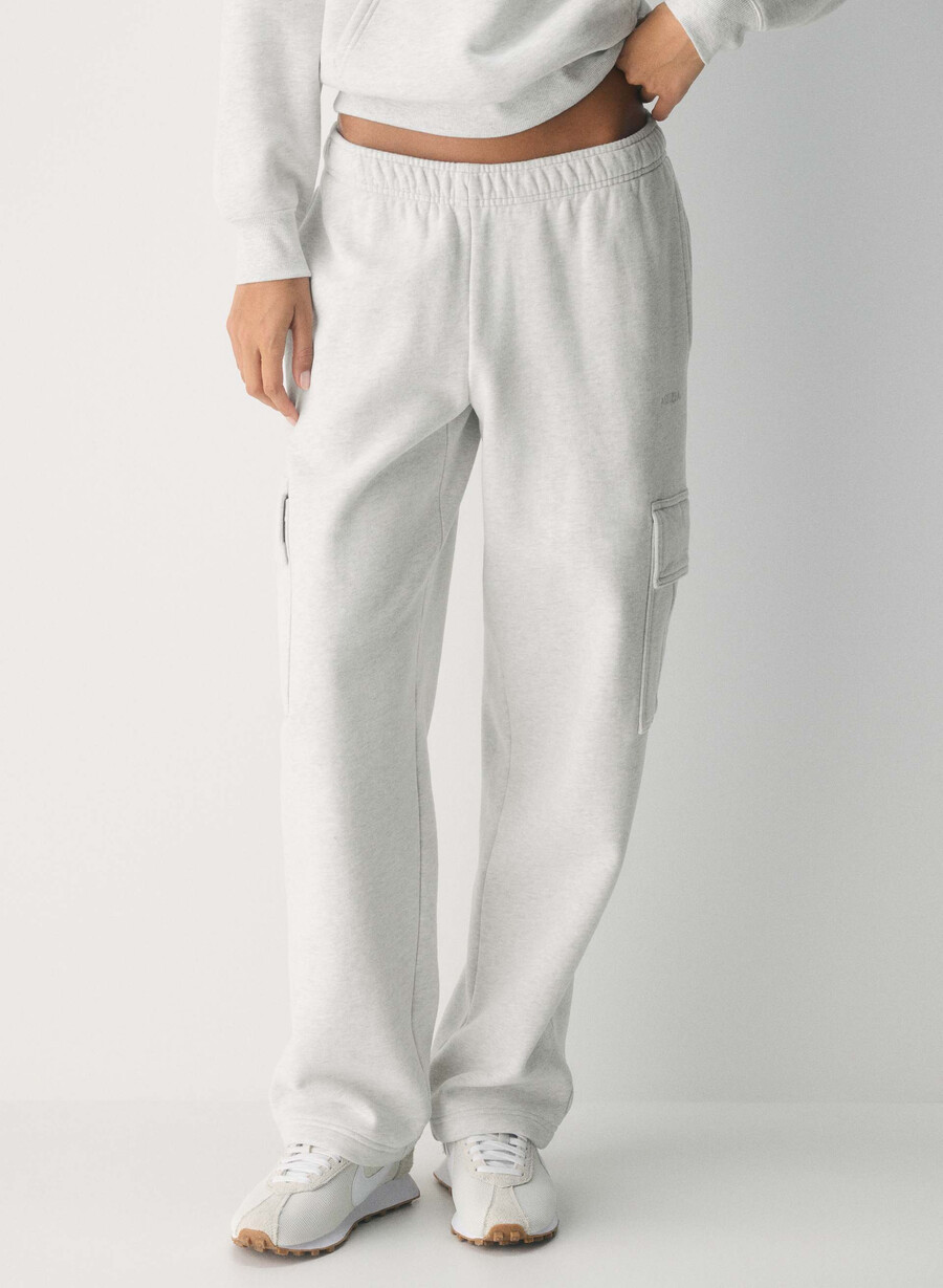 mysig sweatfleece mega cargo träningsbyxa i meljord molnvit