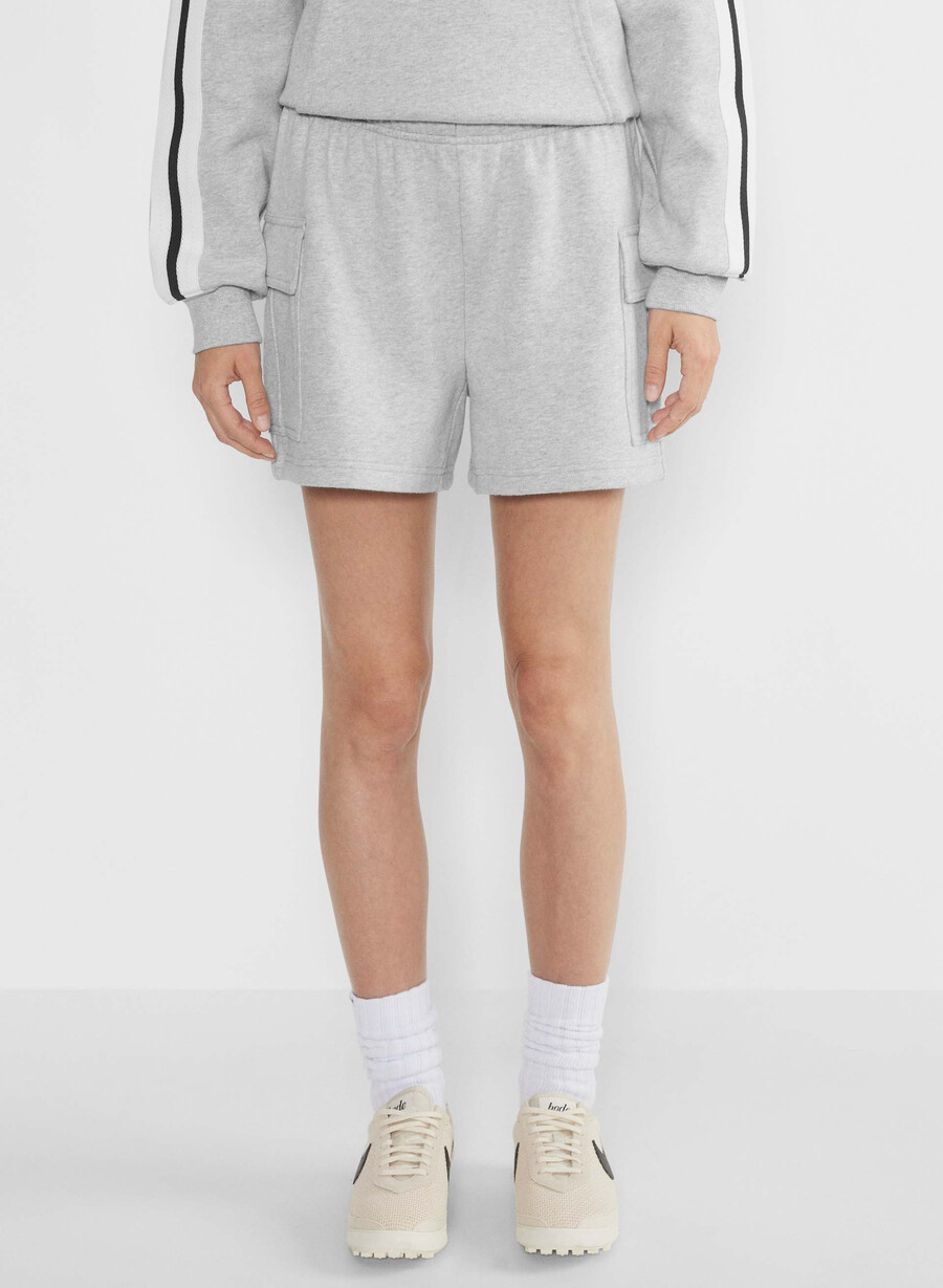 mysig fleece mega cargo shorts till mitten av låret i krommelerad ljung