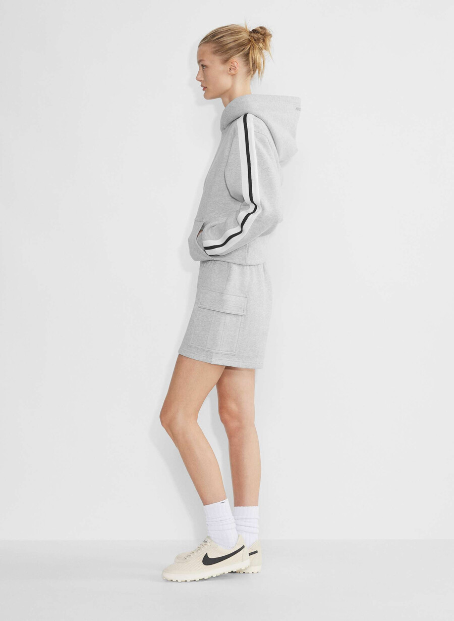 mysig fleece mega cargo shorts till mitten av låret i krommelerad ljung