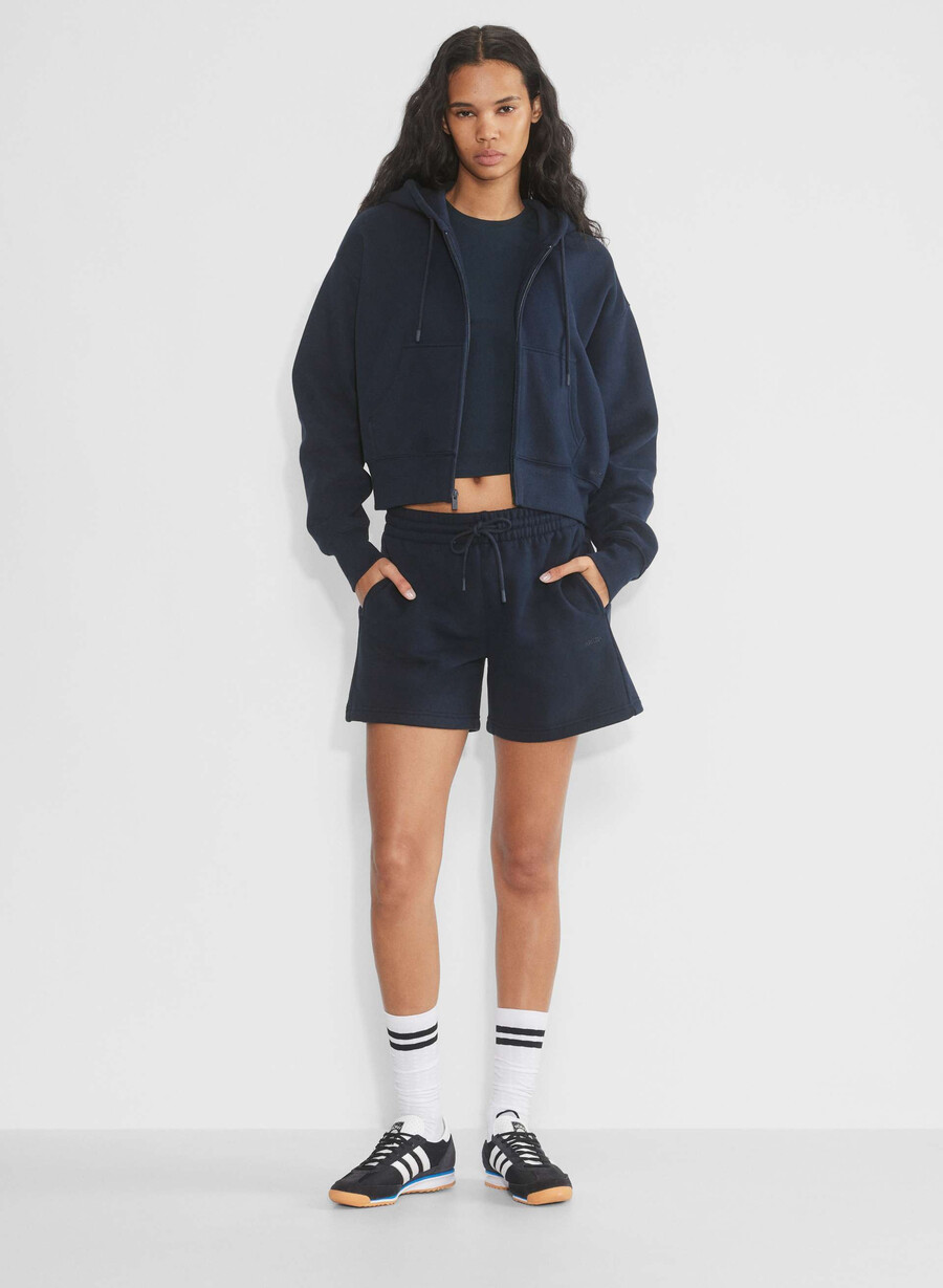 mysiga fleece shorts i pojkvänmodell mitt till låret admiral