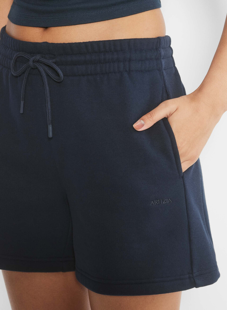 mysiga fleece shorts i pojkvänmodell mitt till låret admiral