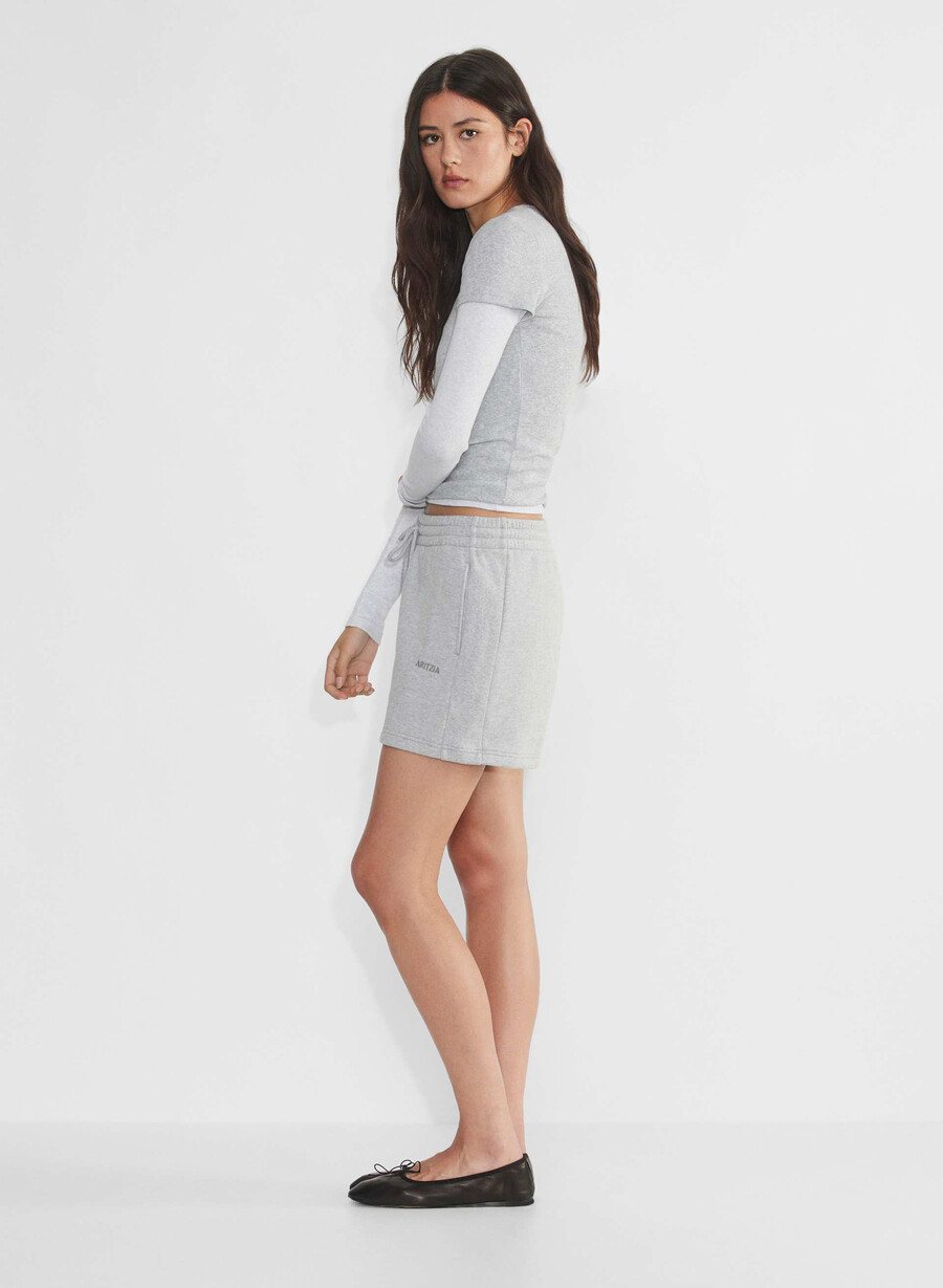 mysiga fleece shorts i pojkvänmodell med mitten av låret ljuvliga krommar