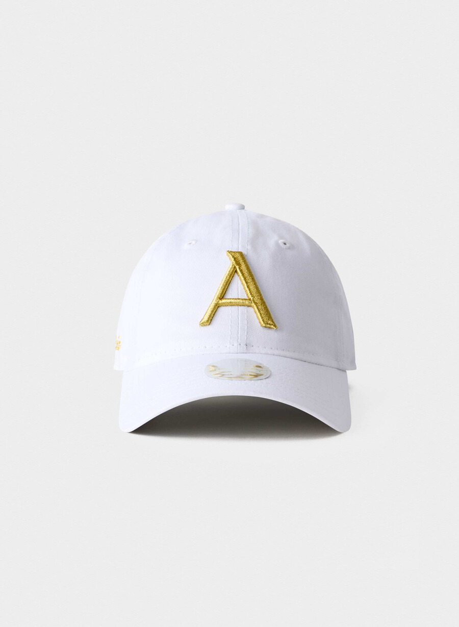 new era x aritzia 9twenty keps vithero guld