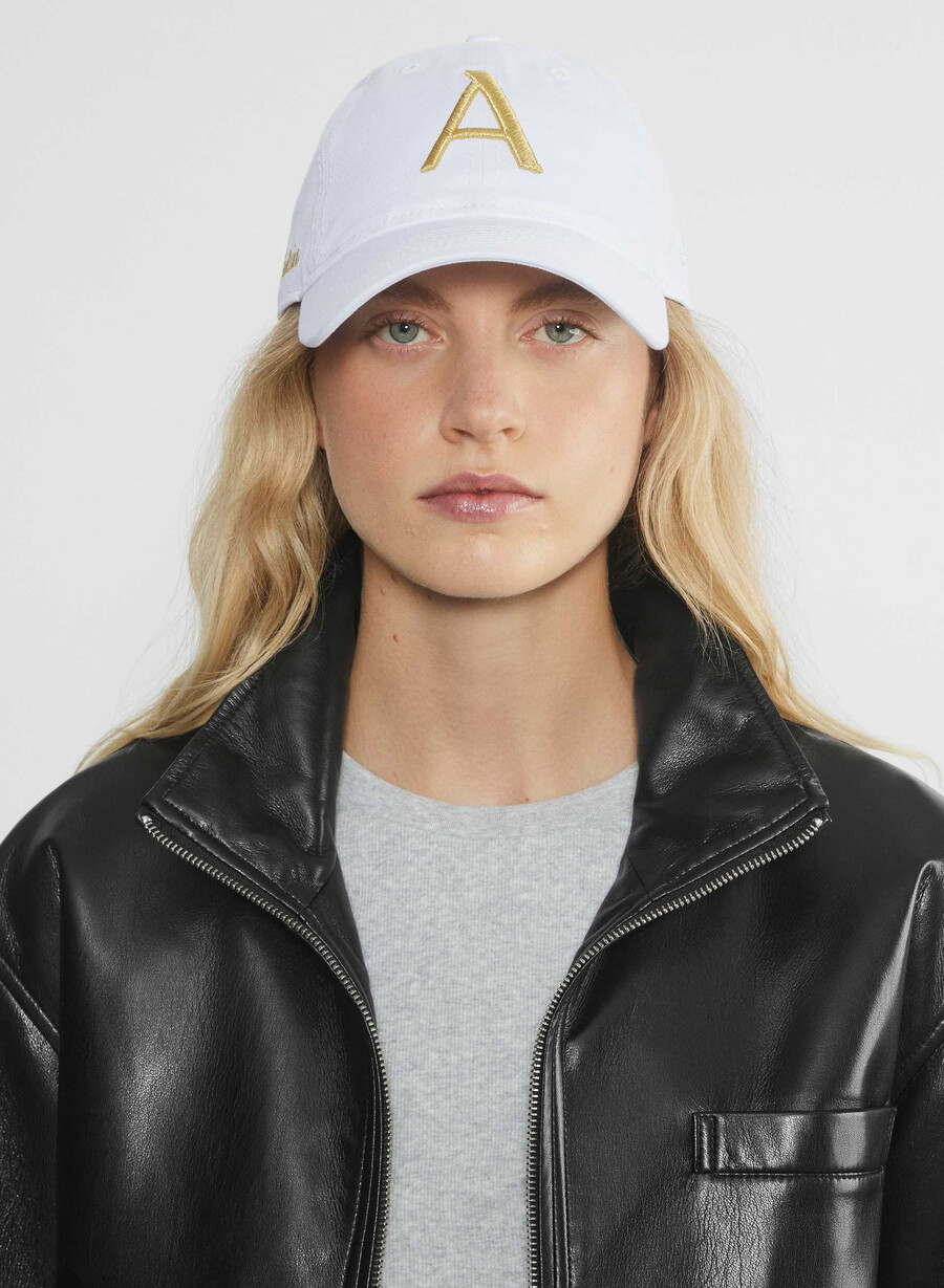 new era x aritzia 9twenty keps vithero guld