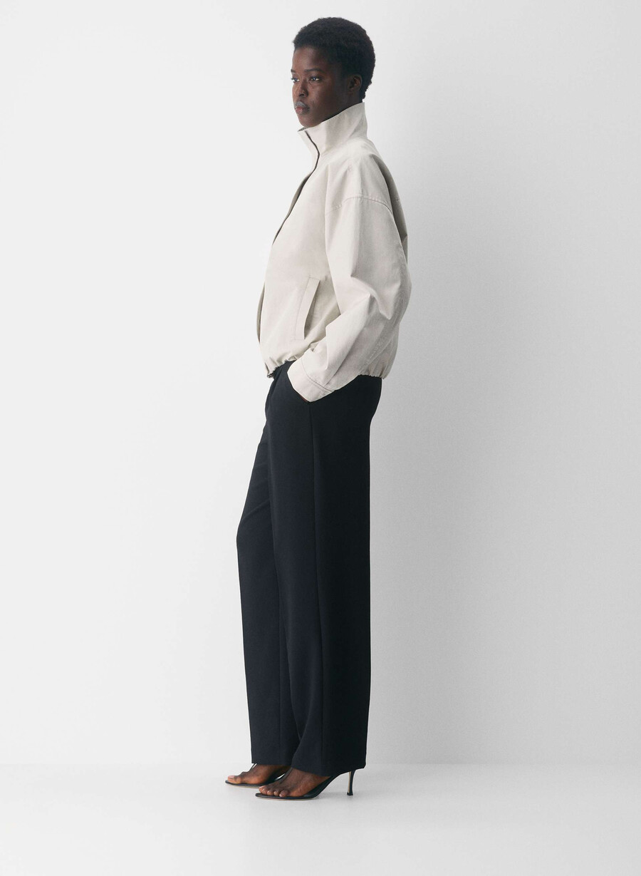 the effortless pant curve-fit - crepette svart