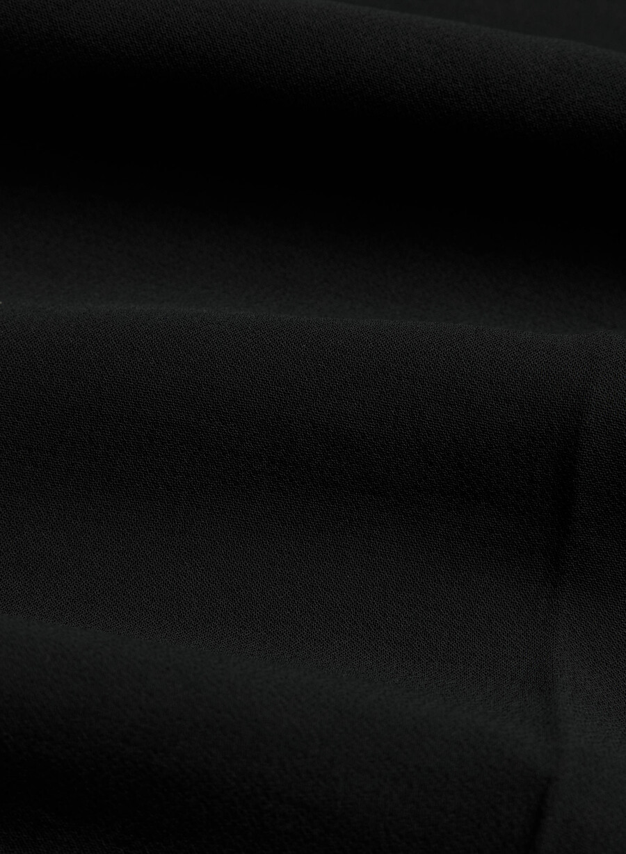 the effortless pant curve-fit - crepette svart