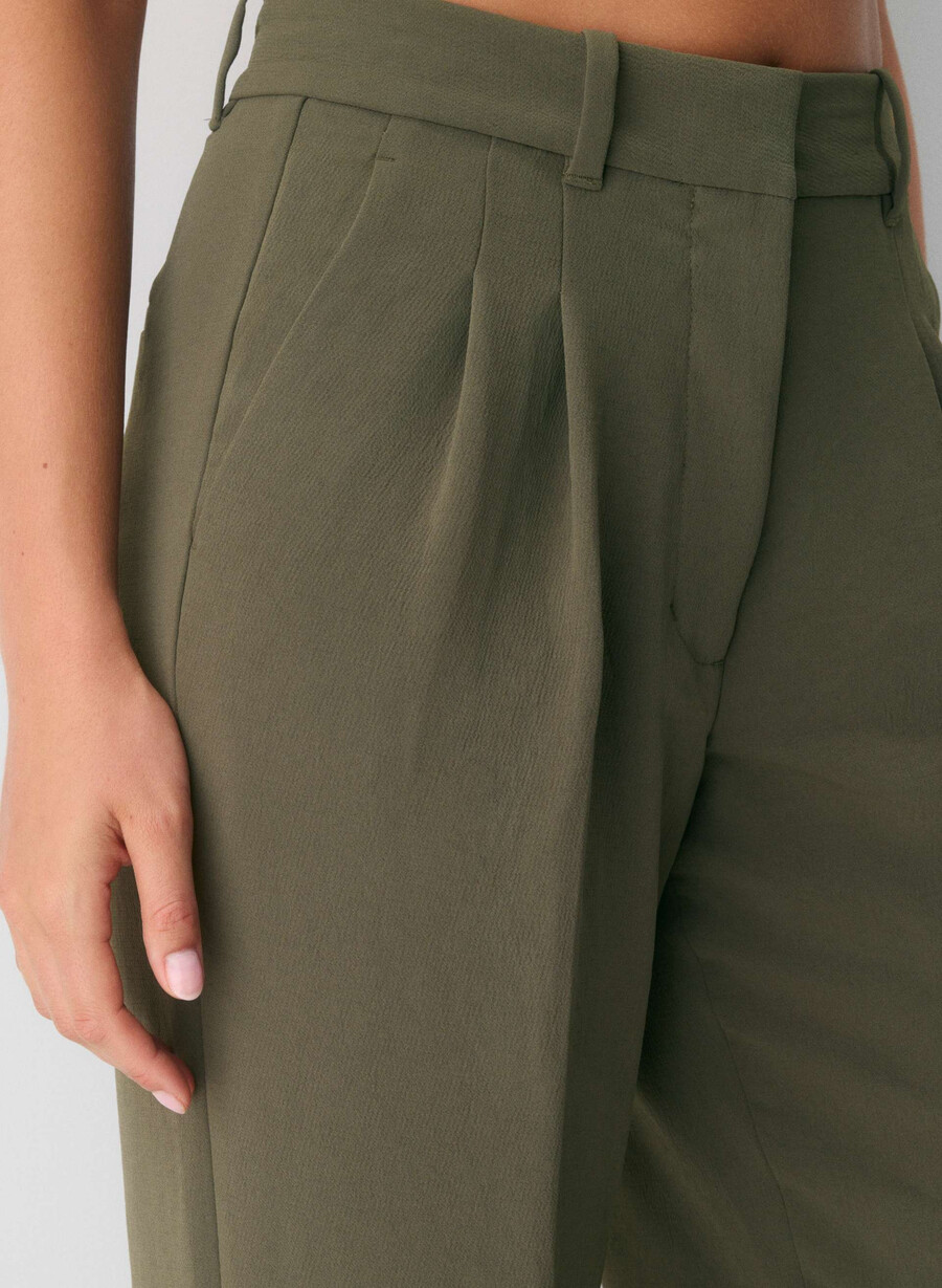 the effortless pant curve-fit - crepette mÖrkoliv