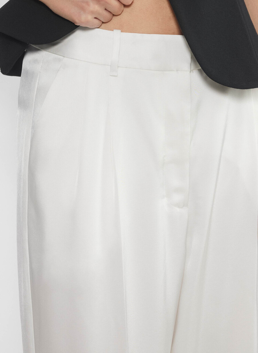 the effortless pant satin ljus bjÖrk