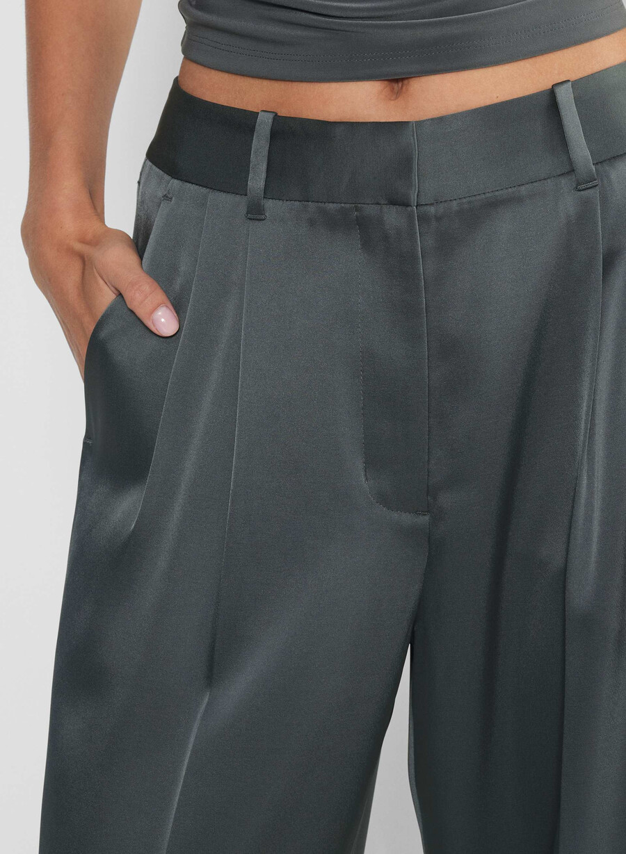 the effortless pant satin kolgrå