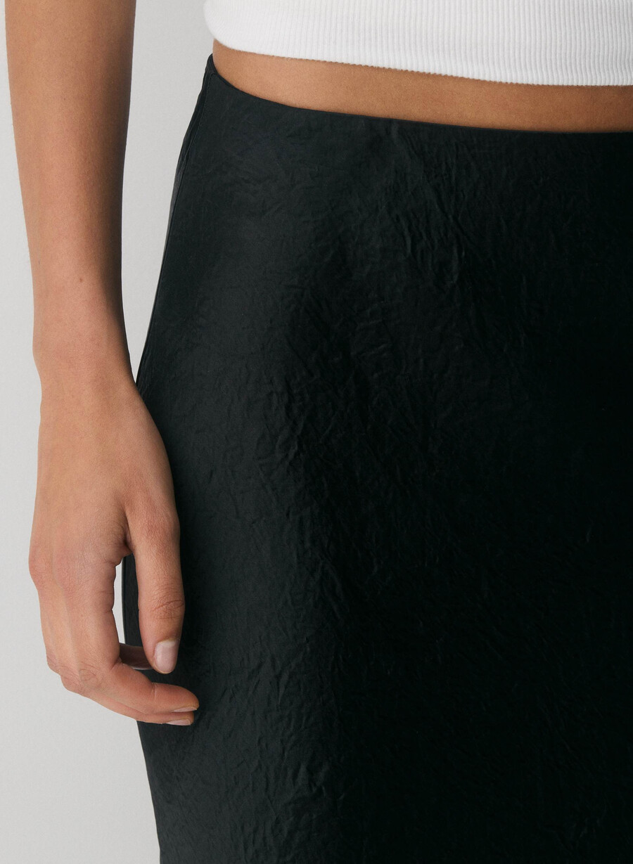 slip satin maxikjol svart