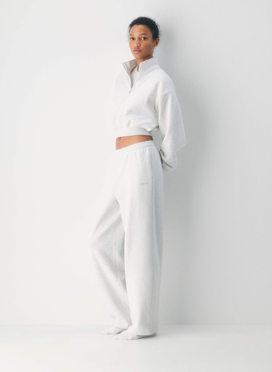 mysig fleece-sweatpant med pojkvänsmotiv i bomull heather cloud white