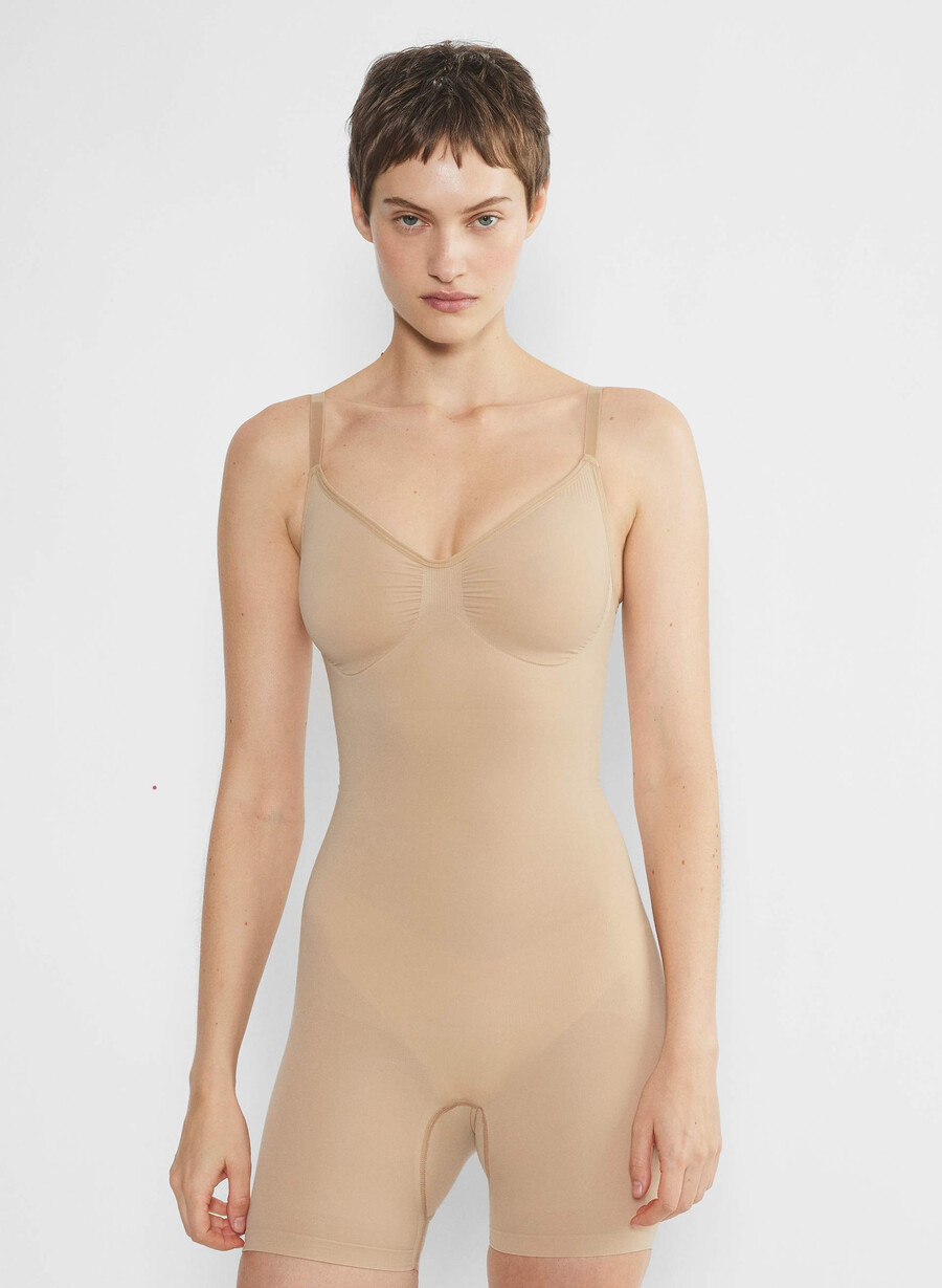 shapeenhance sömlös bodysuit till mitten av låret mjuk brun