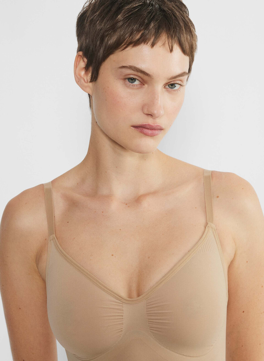 shapeenhance sömlös bodysuit till mitten av låret mjuk brun
