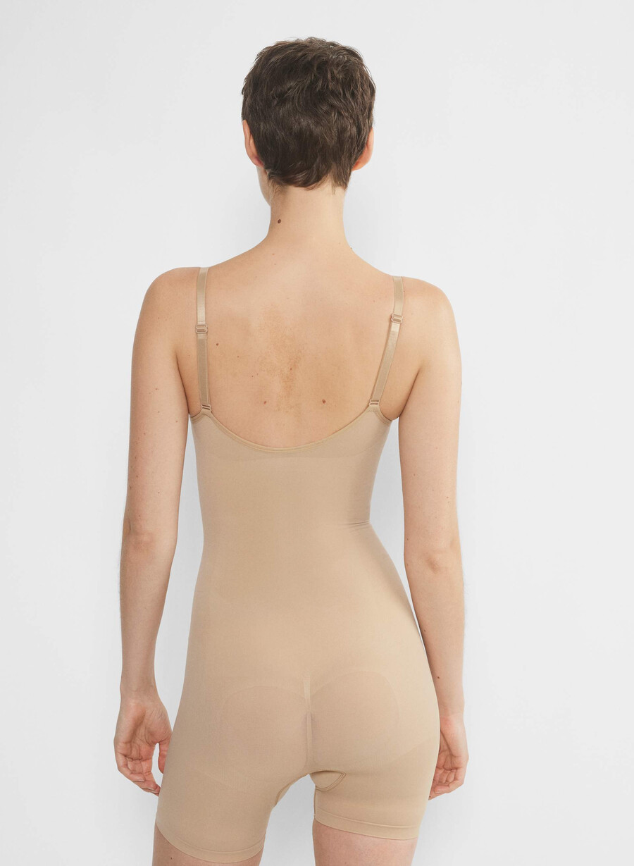 shapeenhance sömlös bodysuit till mitten av låret mjuk brun