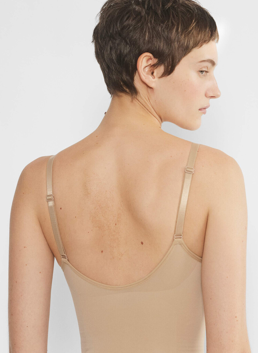 shapeenhance sömlös bodysuit till mitten av låret mjuk brun