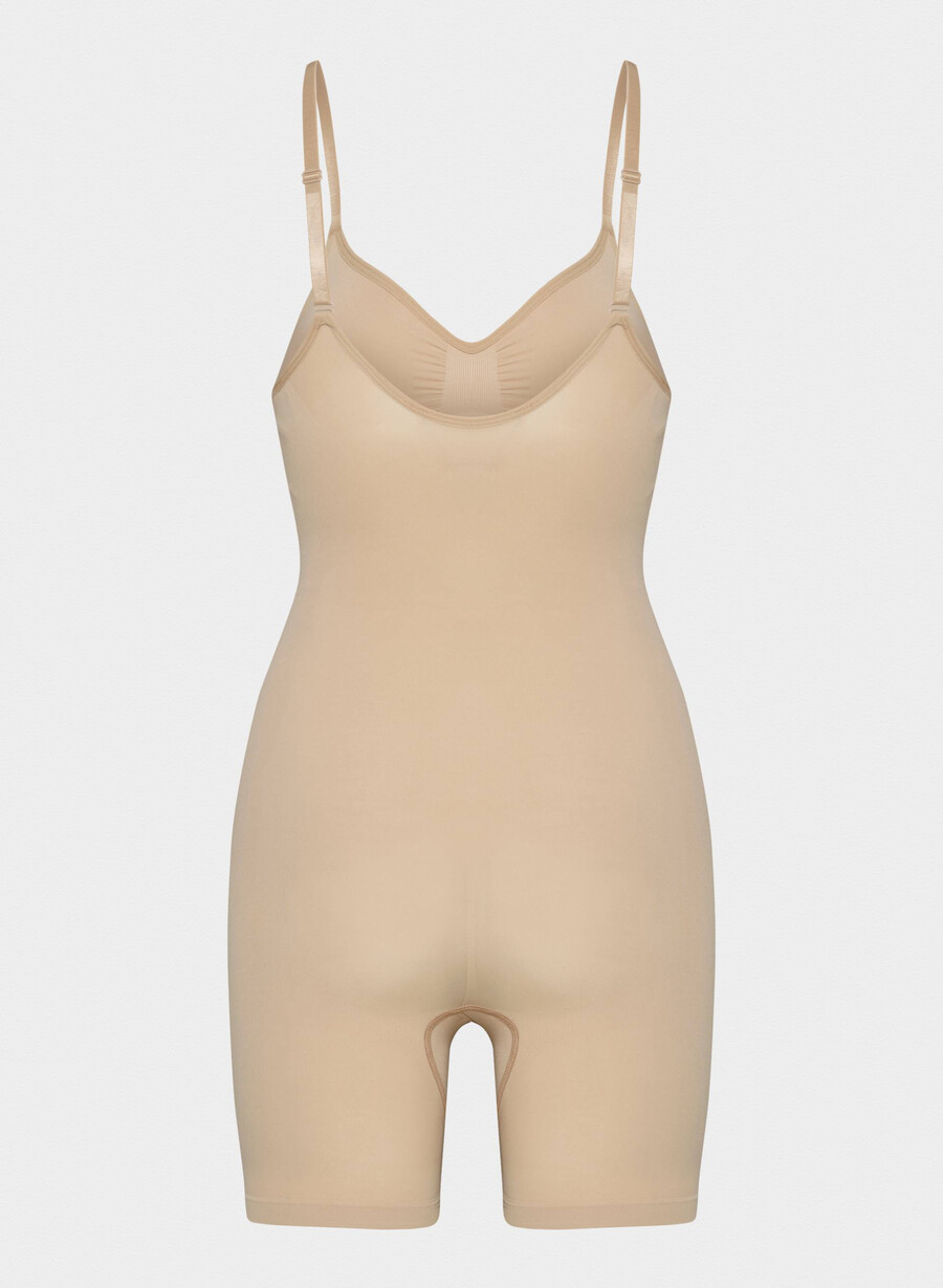 shapeenhance sömlös bodysuit till mitten av låret mjuk brun