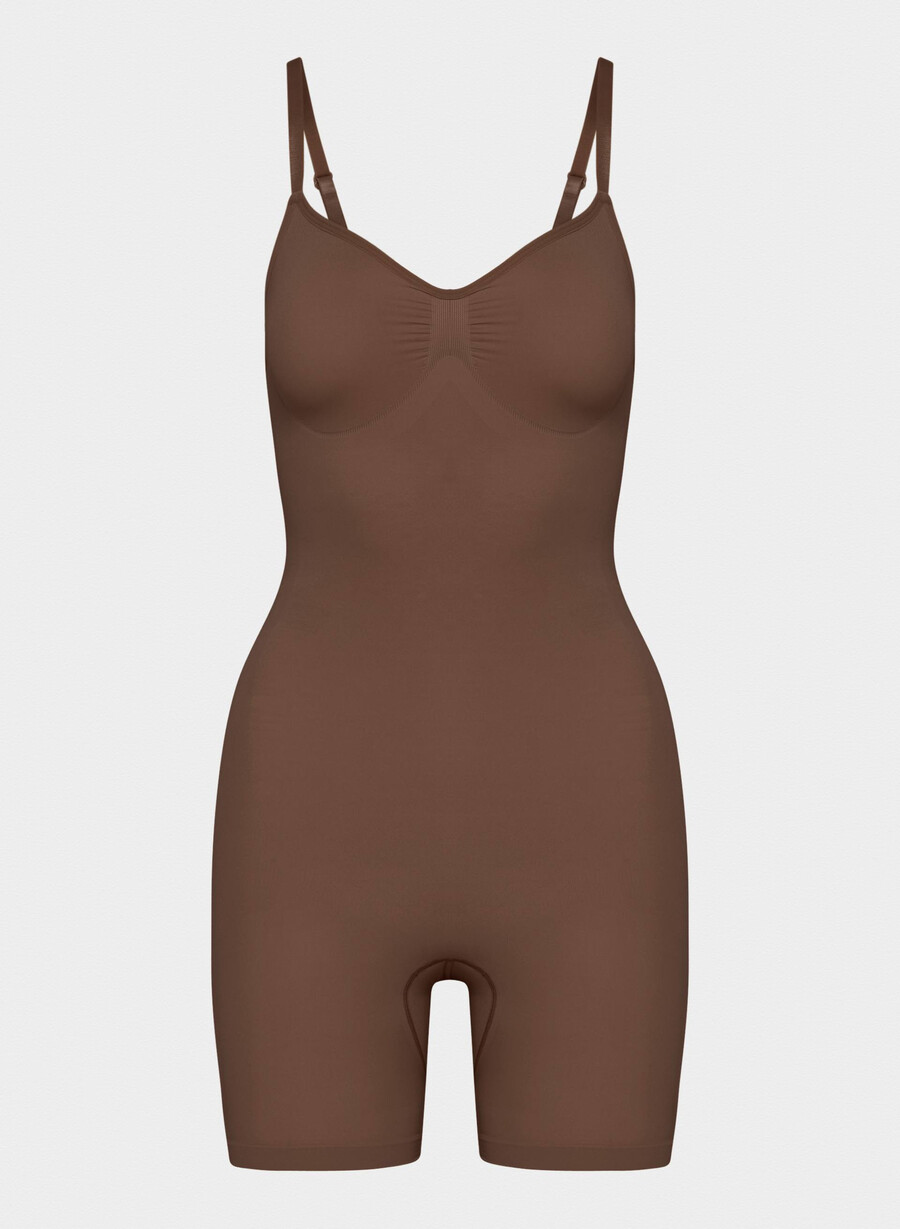 shapeenhance sömlös bodysuit till mitten av låret cocoa bean