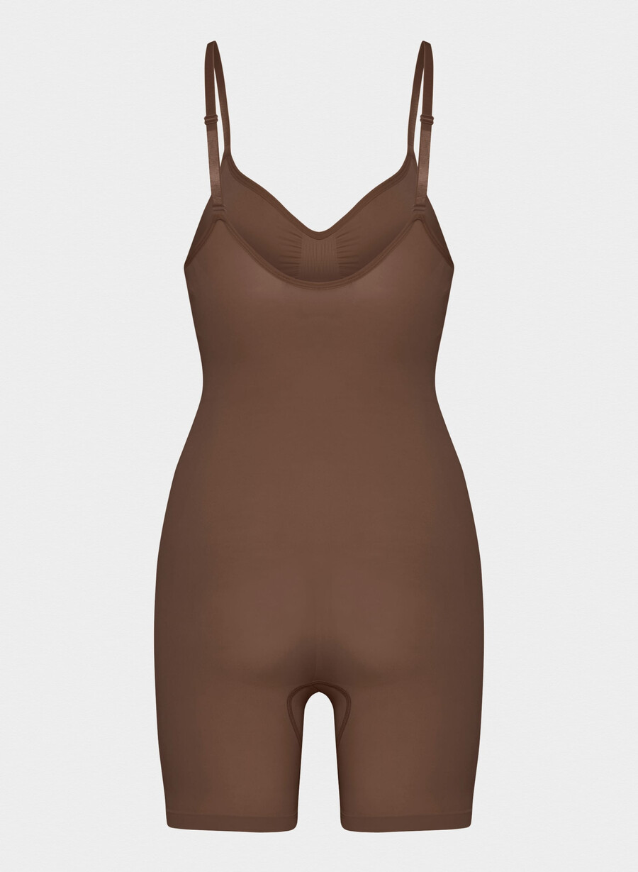 shapeenhance sömlös bodysuit till mitten av låret cocoa bean