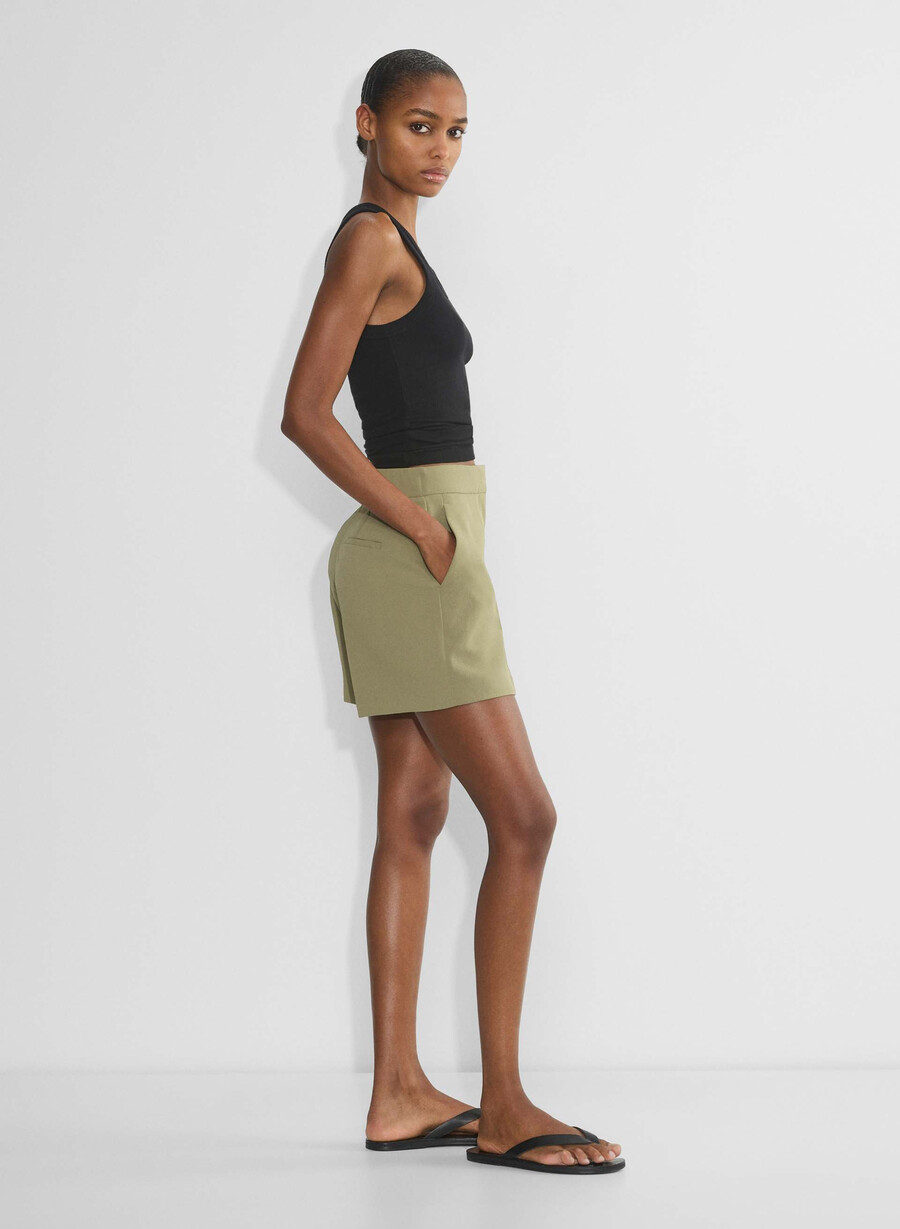 limitless short mid-thigh - crepette soltorkade oliv
