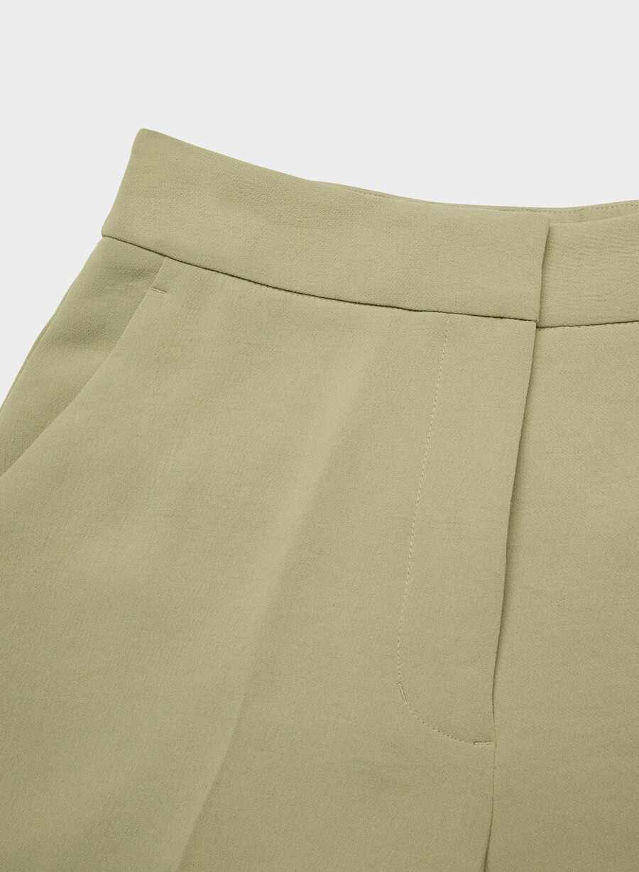 limitless short mid-thigh - crepette soltorkade oliv