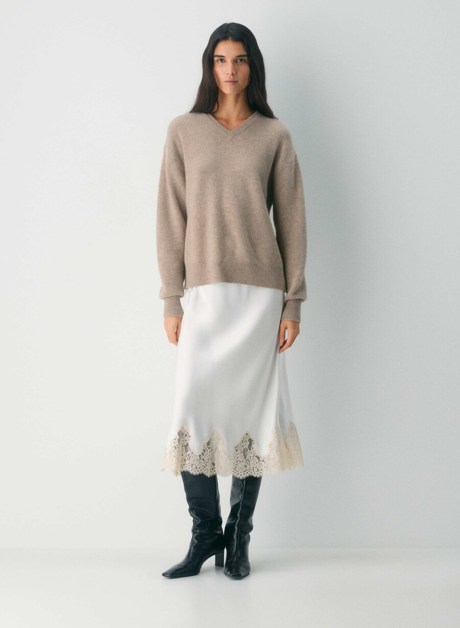 essential cashmere avslappnad v-ringad tröja undyed hthr nmd taupe