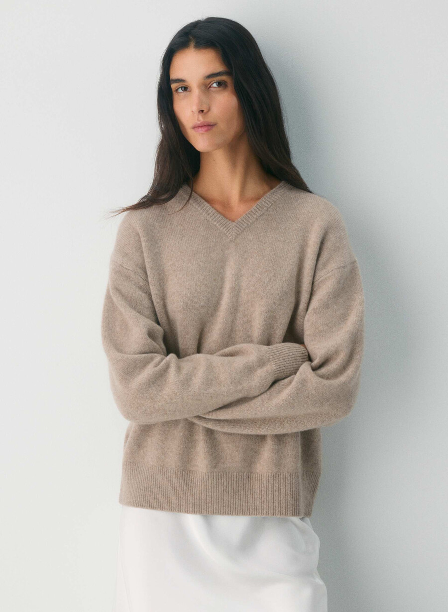 essential cashmere avslappnad v-ringad tröja undyed hthr nmd taupe