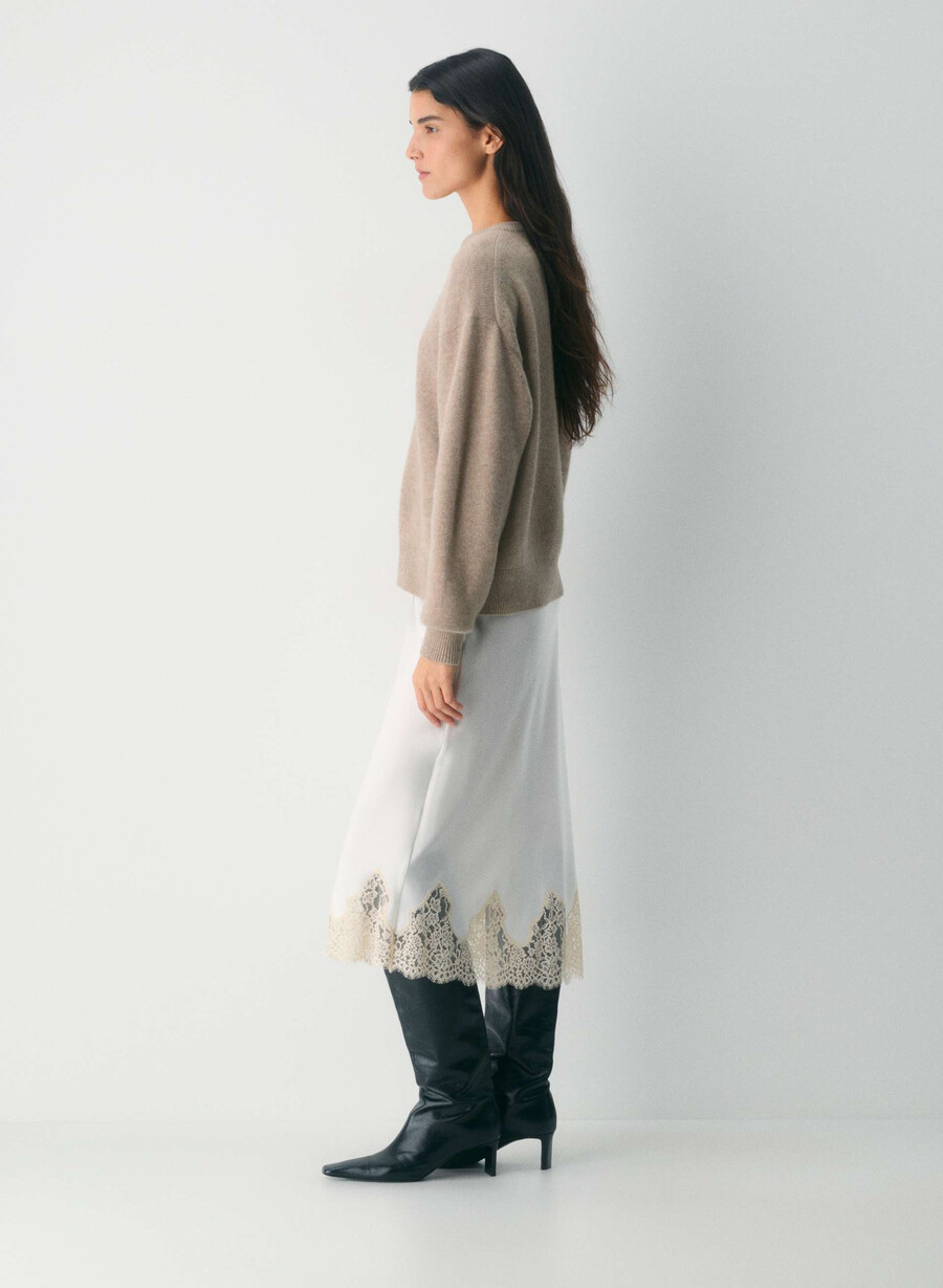 essential cashmere avslappnad v-ringad tröja undyed hthr nmd taupe