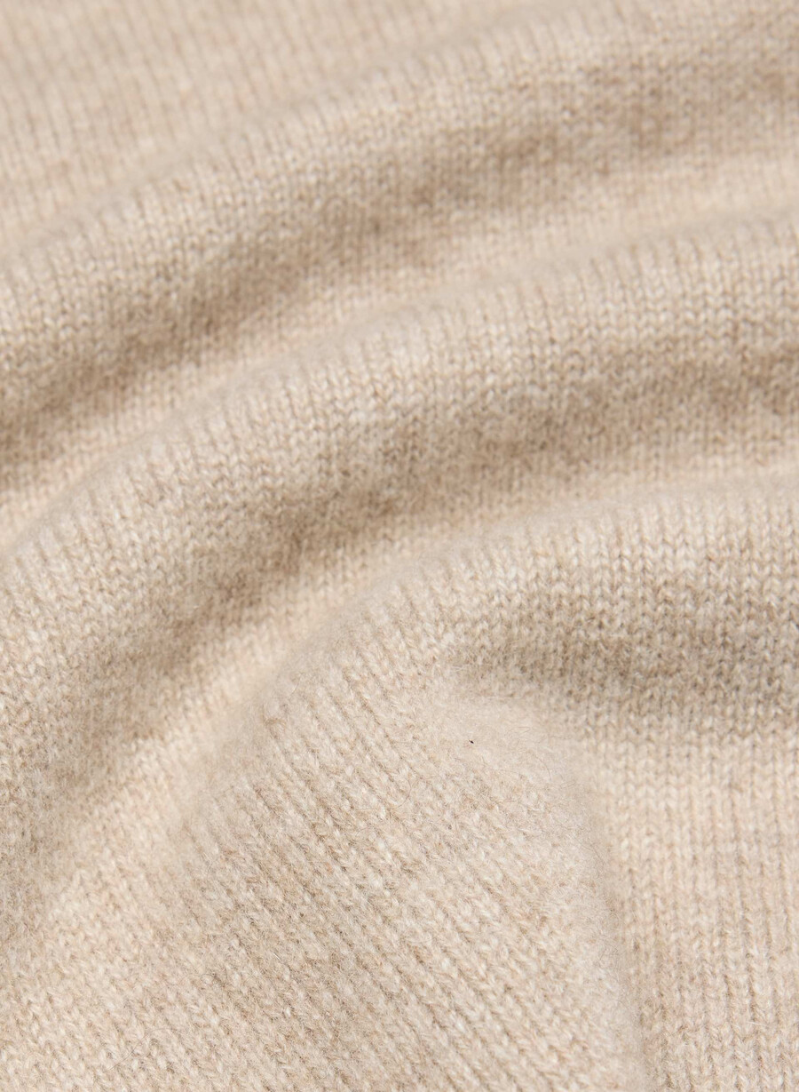 essential cashmere avslappnad v-ringad tröja undyed hthr nmd taupe