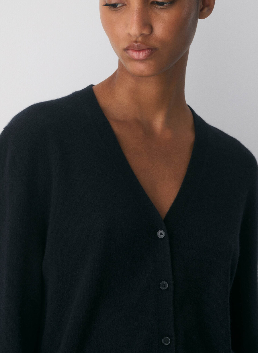 bare cashmere v-ringad kofta svart