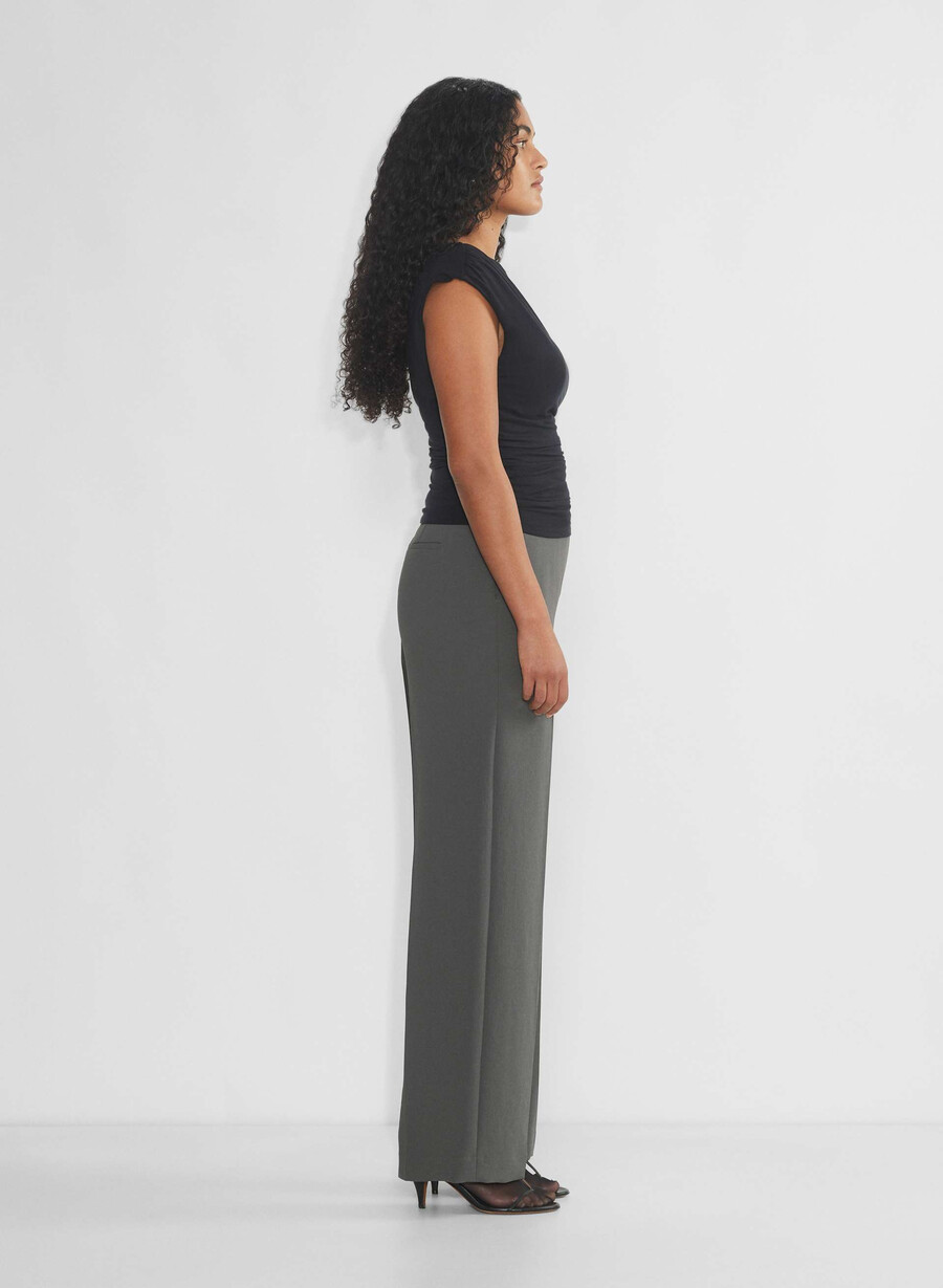 the limitless pant curve-fit - kräppig kolgrått