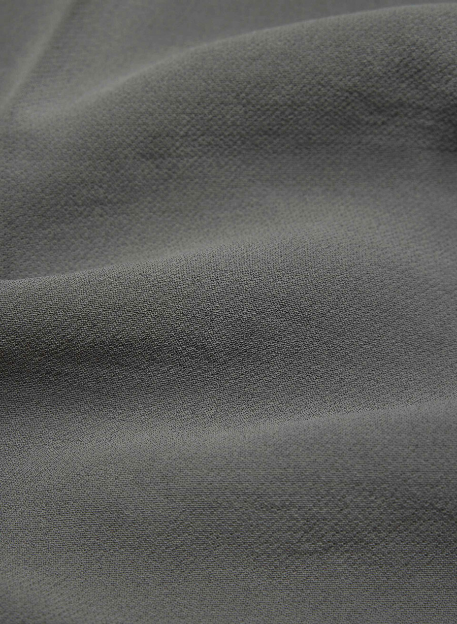 the limitless pant curve-fit - kräppig kolgrått
