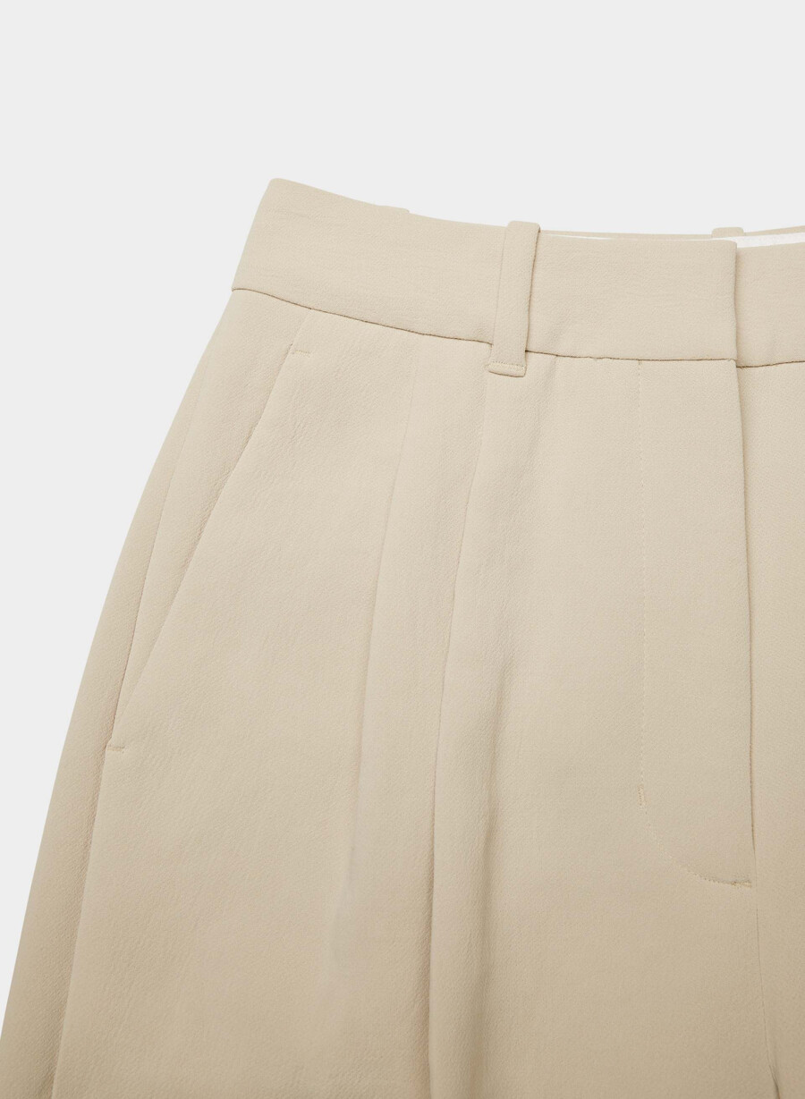 the effortless pant curve-fit cropped - crepette marcona beige
