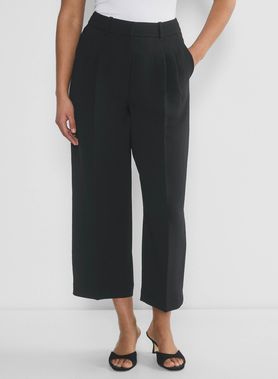 the effortless pant curve-fit cropped - crepette marcona beige