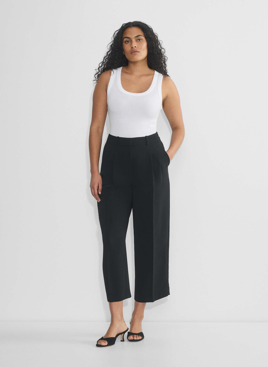 the effortless pant curve-fit cropped - crepette marcona beige