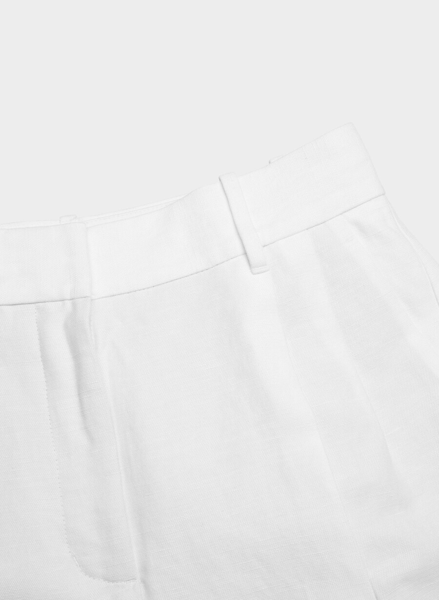 the effortless short curve-fit mid-large-t-shirt vita