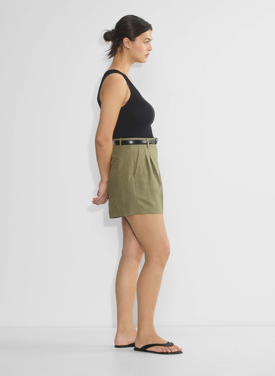the effortless short curve-fit mid-thigh soltorkade oliv