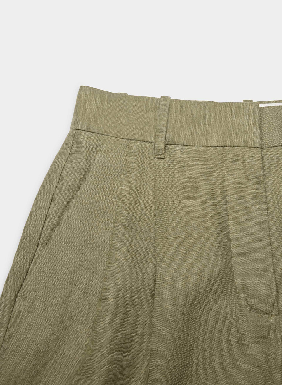 the effortless short curve-fit mid-thigh soltorkade oliv