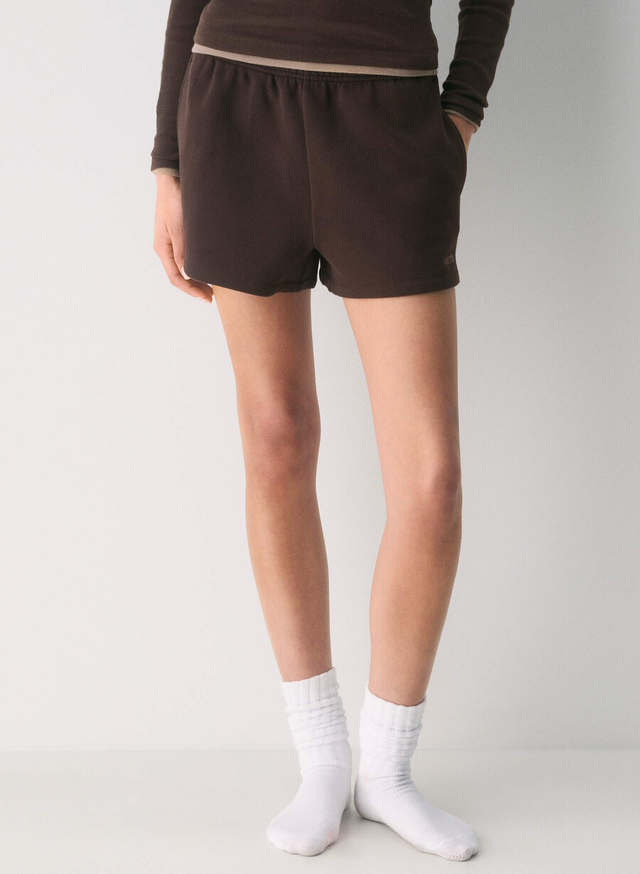 mysiga fleece-shorts i hög midja i mjuk mockabrun
